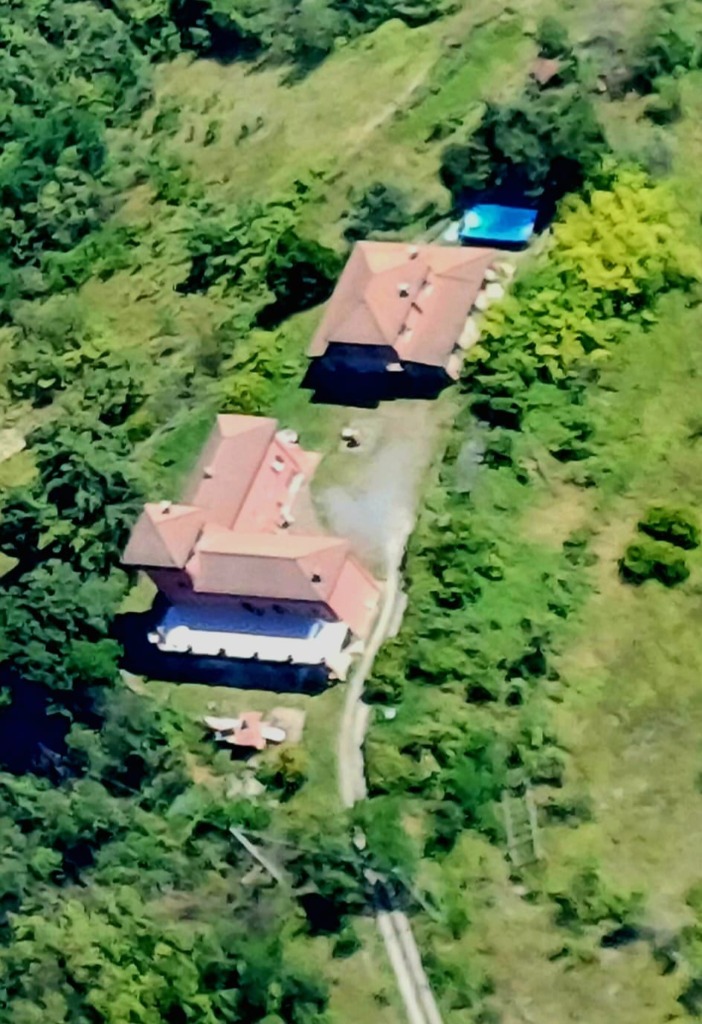 la-fabbrica-in-collina-dall-alto